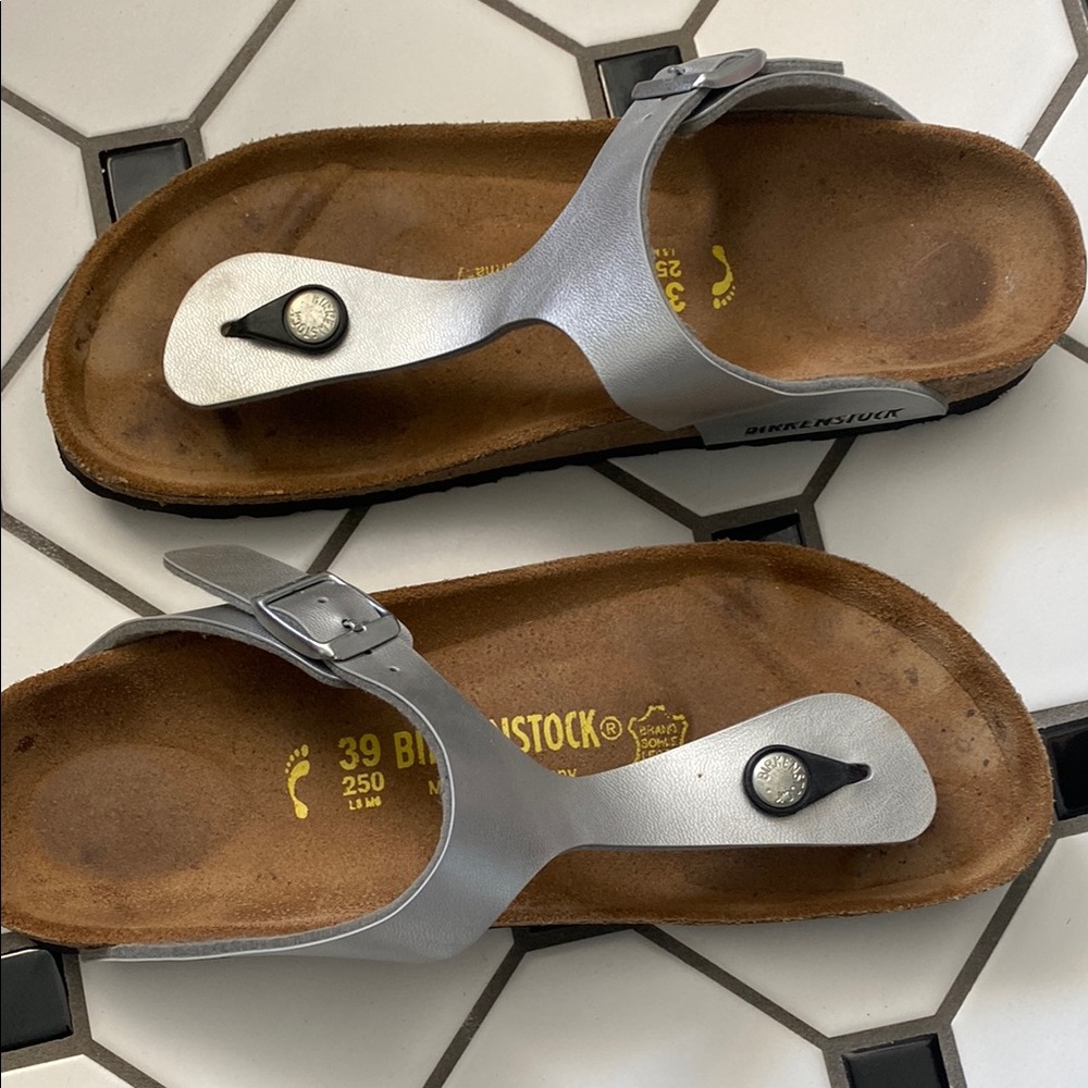 BIRKENSTOCK NWOT Gizeh Metallic Silver Leather Thong Sandals Size 39 (9 - 9 1/2)